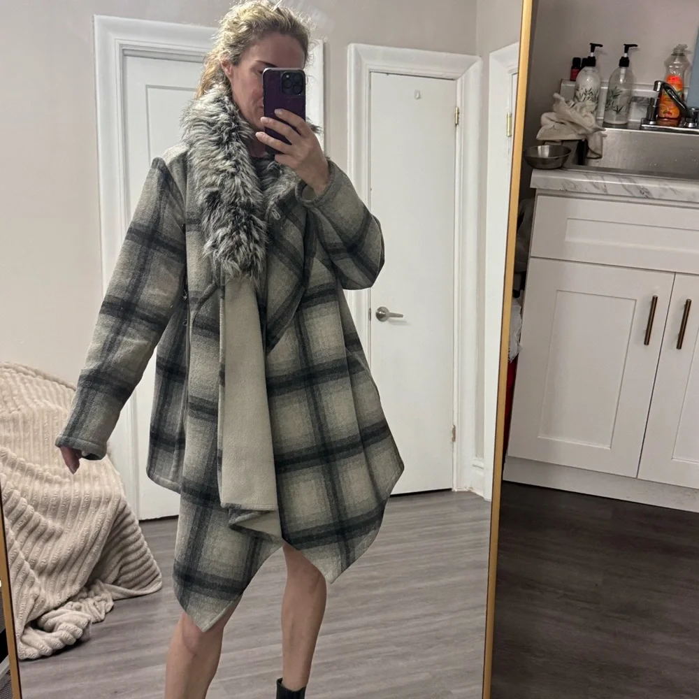 Nicholas K Designer Wool Blend Plaid Asymmetrical Coat with Faux Fur Collar (M) - Picture 9 of 13